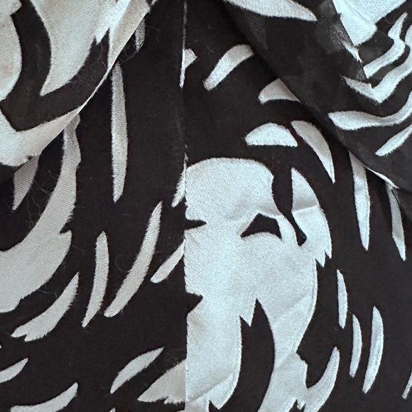 BCBGMAXAZRIA Black & Silver Chiffon Maxi Dress Open Back Cross Straps Size 2 NWT - Picture 12 of 13